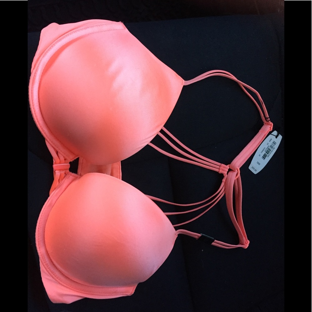 New Victoria's Secret Bra with tags.